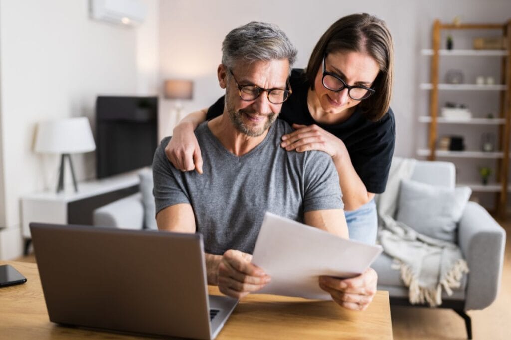 Con cuántas UVT se declara renta